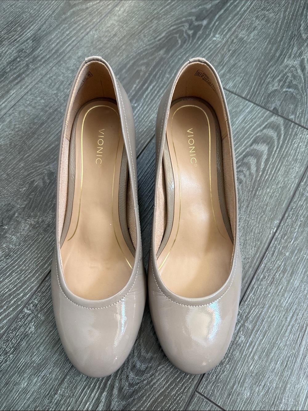 Vionic Carmel Beige Patent Round-Toe Heels Size 10